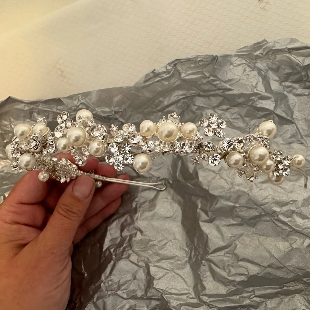 Elegant Silver and Pearl Women's Headband